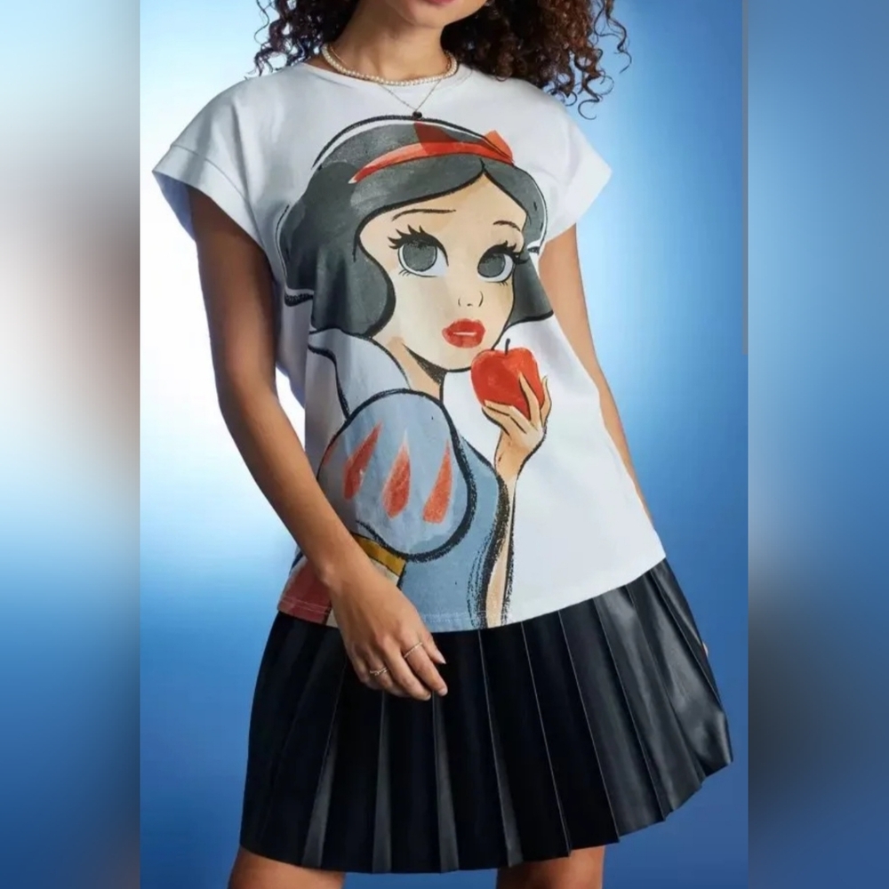 NWT Disney Anniversary Snow White Shirt Top Small Cap Sleeve Oversized Apple Htf